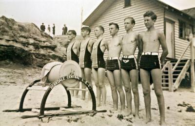 Parkdale Central Life Saving Club, Reel and Line Team on beach, c1938 [picture].