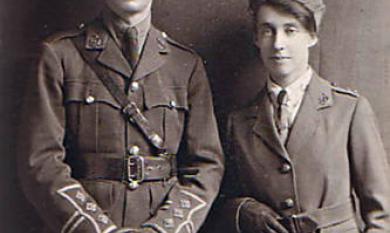 Drs Clifford and Vera Scantlebury in military uniform, who served as doctors in WW1 [picture].