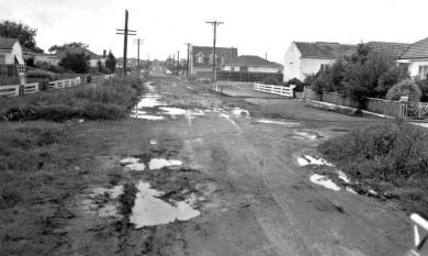 Unmade street in Parkdale, 1964 [picture].
