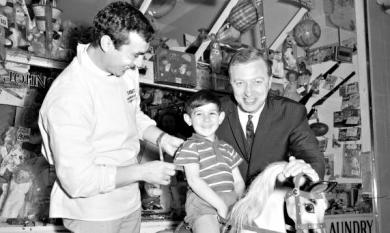 Graham Kennedy at Thrift Park Mentone with S Puzzolo and son Salvatore [picture].