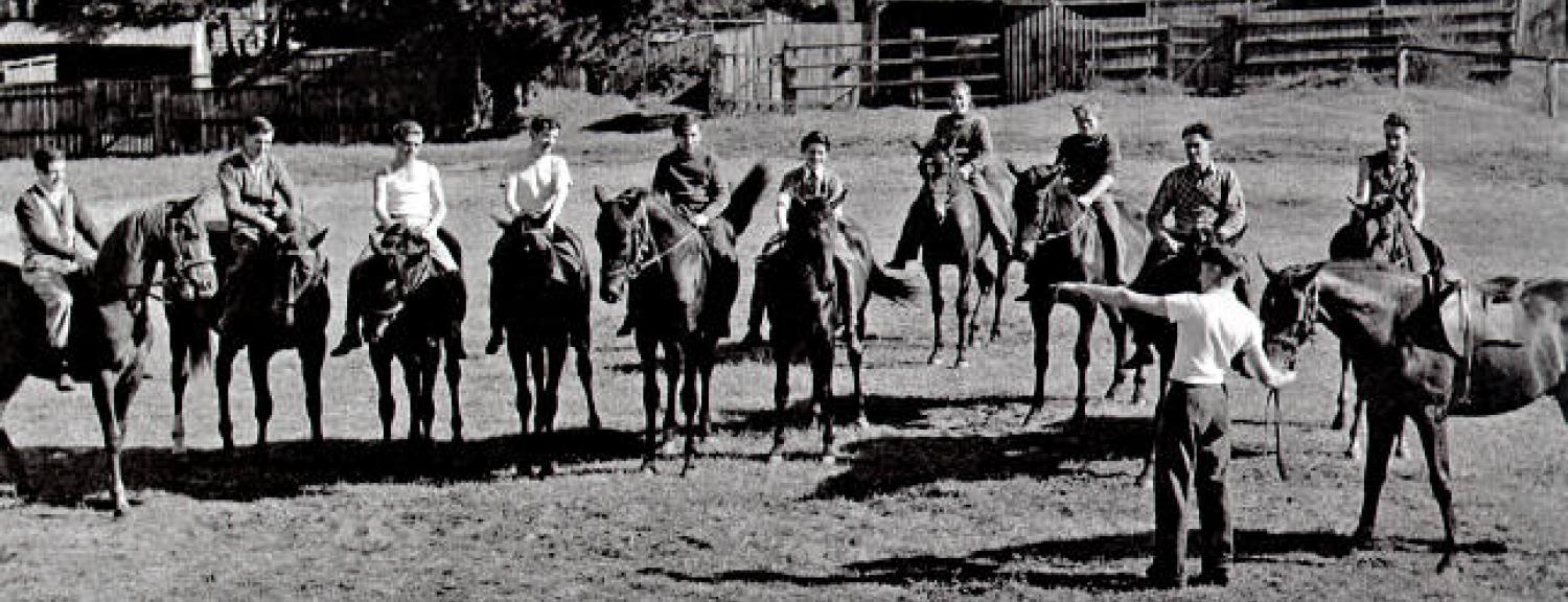 Riding class taken by Bob Hoysted at his father's stables Mentone [picture].