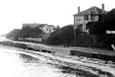 Erosion on the banks of the Patterson River, 1974 [picture].