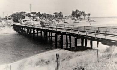 Wooden Patterson River bridge, c1882 [picture].