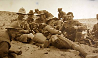 WW1 mena Camp Egypt, Australian soldiers resting after March in sand [picture].