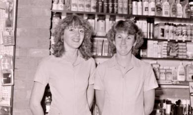 Female staff at the Cheltenham Dispensary [picture].