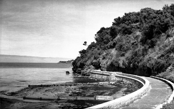 Seawall at Mentone and Beaumaris cliffs, c1940