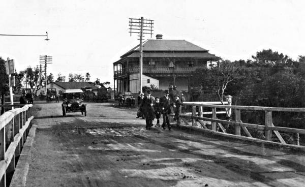 The old wooden bridge over the Mordialloc Creek, Bridge Hotel on the right [picture].